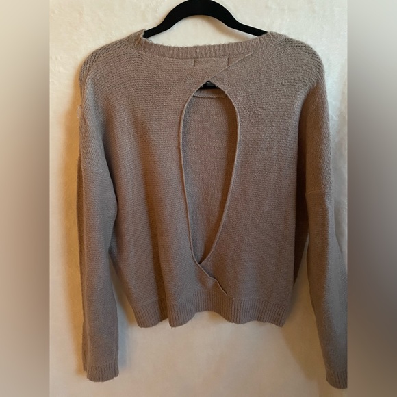 Forever 21 Open Back Cut Out Sweater - Picture 4 of 4